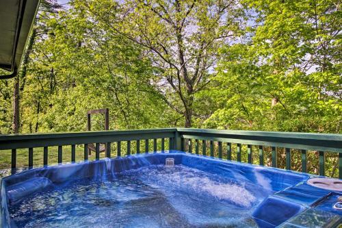 Secluded Cabin With Hot Tub, 3 Mi To Pigeon Forge!