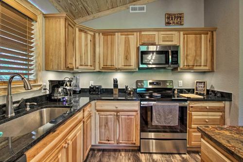 Secluded Cabin With Hot Tub, 3 Mi To Pigeon Forge!