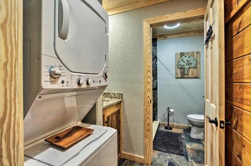 Secluded Cabin With Hot Tub, 3 Mi To Pigeon Forge!