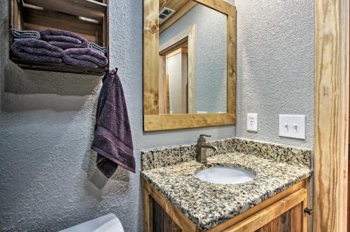 Secluded Cabin With Hot Tub, 3 Mi To Pigeon Forge!