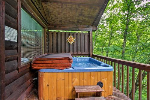 Decked-out Cabin With Hot Tub About 2 Mi To Dollywood!