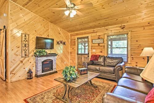 Quaint Sevierville Cabin With Hot Tub, Yard And 2 Decks