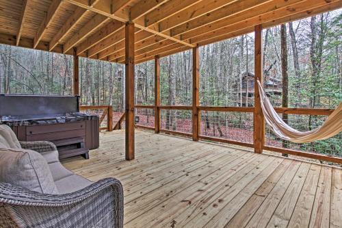 Lavish Residence With Indoor Pool Near Pigeon Forge!