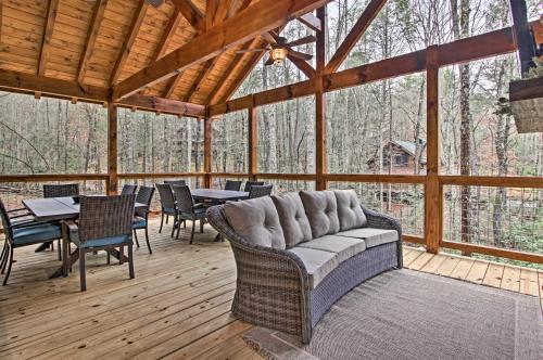 Lavish Residence With Indoor Pool Near Pigeon Forge!