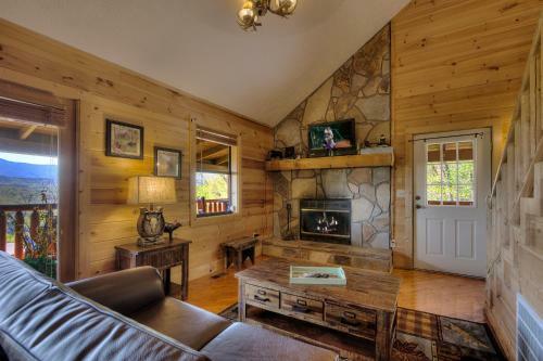 Grandpa Bear's View #233 By Aunt Bug's Cabin Rentals
