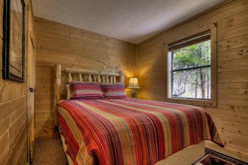 Grandpa Bear's View #233 By Aunt Bug's Cabin Rentals