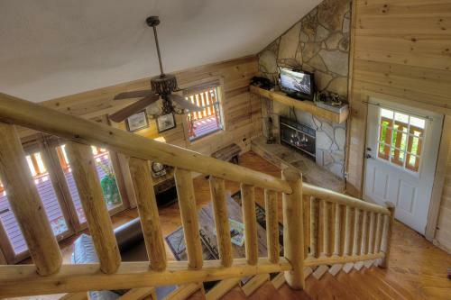 Grandpa Bear's View #233 By Aunt Bug's Cabin Rentals