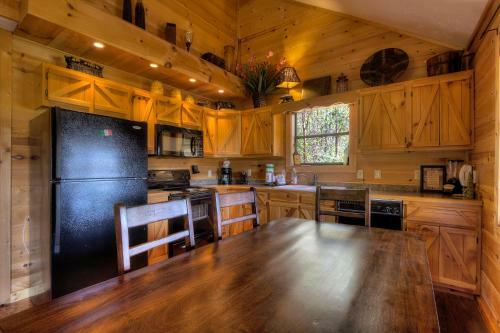 Grandpa Bear's View #233 By Aunt Bug's Cabin Rentals