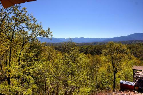 Grandpa Bear's View #233 By Aunt Bug's Cabin Rentals