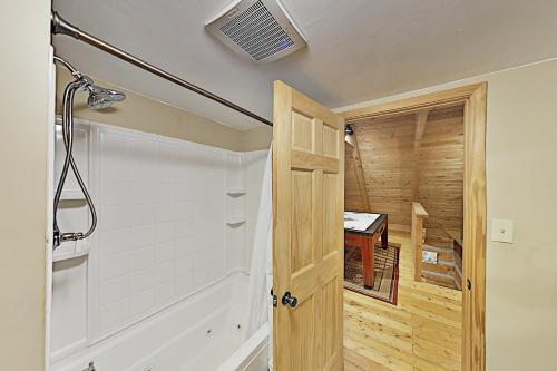 Serenity Together - 2 Mountain Cabins With Hot Tubs Cabin