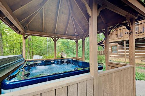 Serenity Together - 2 Mountain Cabins With Hot Tubs Cabin
