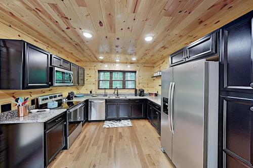 Serenity Together - 2 Mountain Cabins With Hot Tubs Cabin