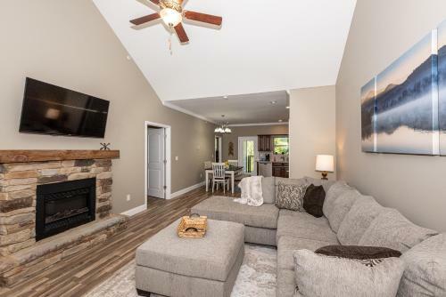 Apartamento Cades Cove Paradise - Mountain Views, Fire Pit, Private Patio