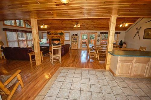 Bear Britches Lodge