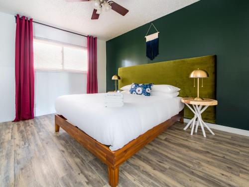 Wanderjaunt - West Campus Apartments