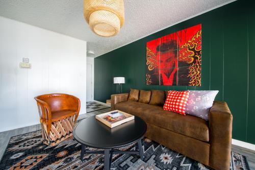 Wanderjaunt - West Campus Apartments
