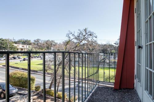 Wanderjaunt - West Campus Apartments
