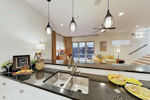 New Listing! Bouldin Creek Retreat With Rooftop Deck Home