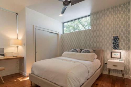 Contemporary Home In Downtown Austin