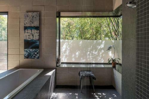 Contemporary Home In Downtown Austin