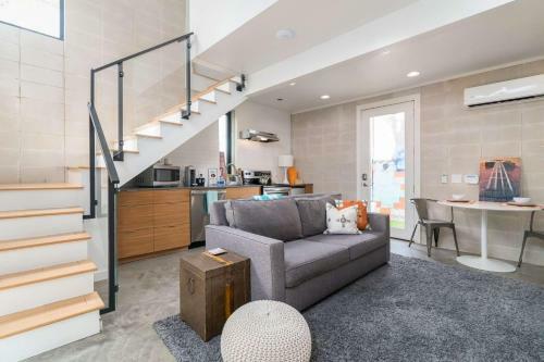 Contemporary Home In Downtown Austin