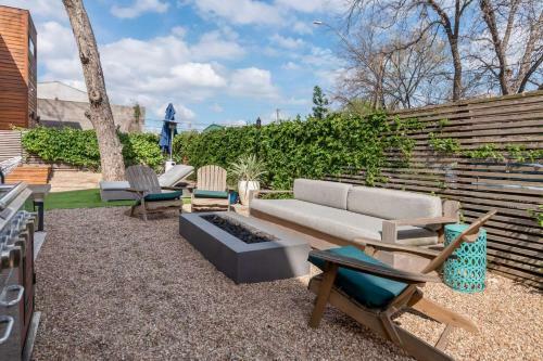 Contemporary Home In Downtown Austin