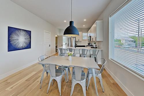 Apartamento Lavish Eastside Retreat With Private Rooftop Deck Condo