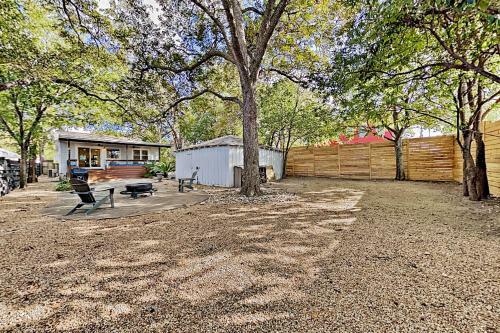 Lavish Escape - Firepit - 1 Block To Dining, Shops Home