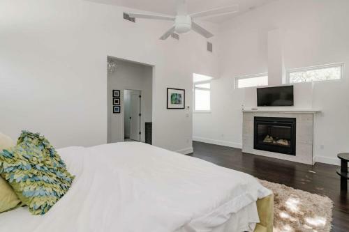 East Elizabeth St Main Home