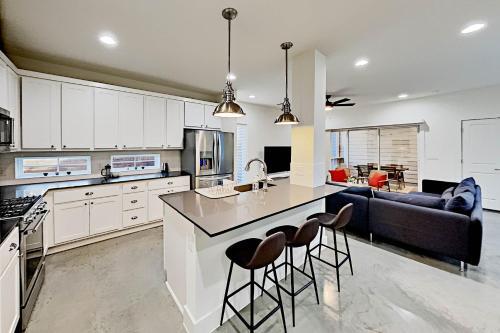 Chestnut Retreat - Home Office & Private Garage Home