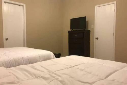 Spacious 3 Bed/ 2 Bathroom House In Conroe, Tx