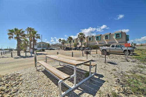 Apartamento Coastal Studio With Amenities Walk To Padre Beach!