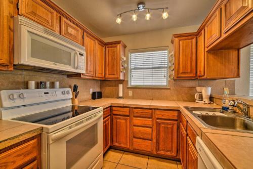 Apartamento Canalfront Condo With Dock Less Than 2 Mi To The Beach!