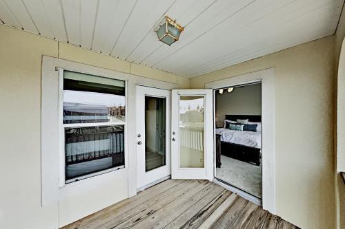 Dual-suite Townhome - Private Dock & Kayak Townhouse