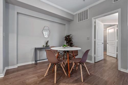Apartamento Cozysuites Modern 2br 2ba Cityplace