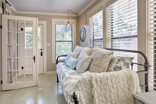 Fredericksburg Cottage With Grill - Walk To Main St!