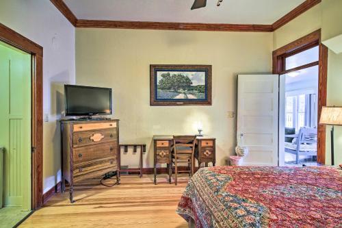 Fredericksburg Escape With Patio Near Downtown!