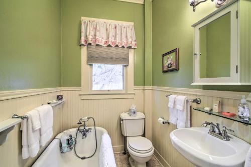 Fredericksburg Escape With Patio Near Downtown!