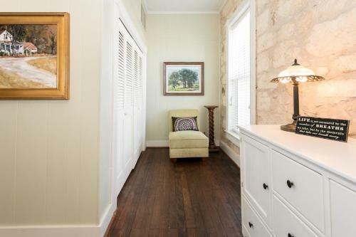 Apartamento Fountain Suite - On Main St - Pet-friendly