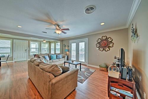 Cozy Galveston Home With Deck - Walk To The Beach!