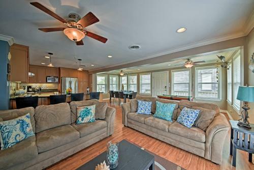 Cozy Galveston Home With Deck - Walk To The Beach!
