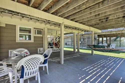 Cozy Galveston Home With Deck - Walk To The Beach!