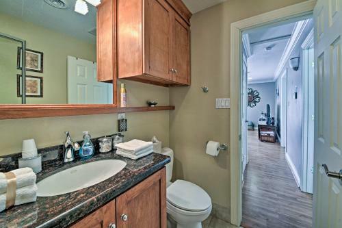 Cozy Galveston Home With Deck - Walk To The Beach!