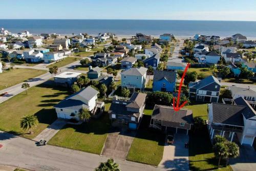 Cozy Galveston Home With Deck - Walk To The Beach!