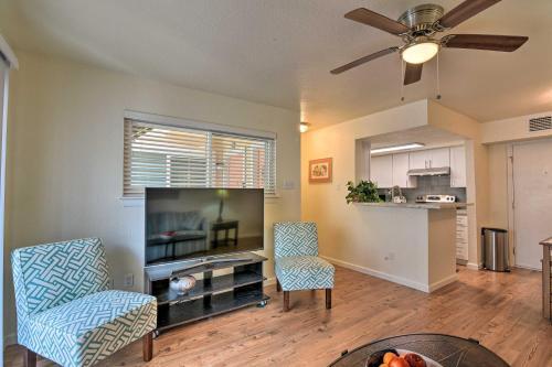 Apartamento Coastal Getaway With Pool Access - 1mi To Beach