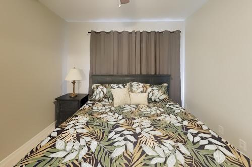 Renovated Gulf Getaway - Walk To Beach & Dining Home