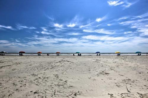 Dog-friendly Galveston Home - Walk To Beach!