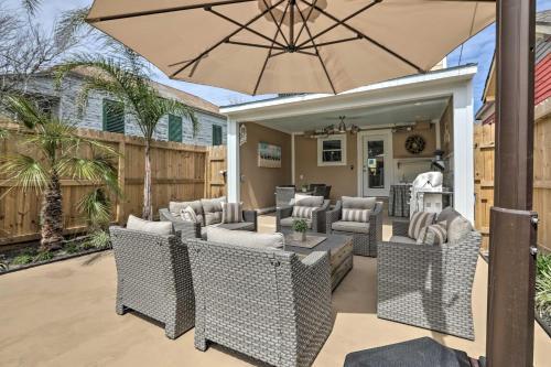 Dog-friendly Galveston Home - Walk To Beach!