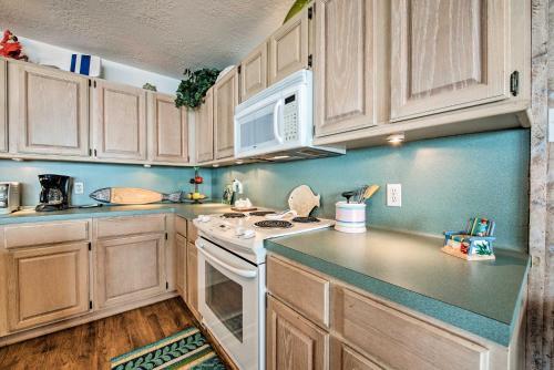 Beautiful Beachfront Galveston Home With Deck!