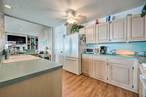 Beautiful Beachfront Galveston Home With Deck!